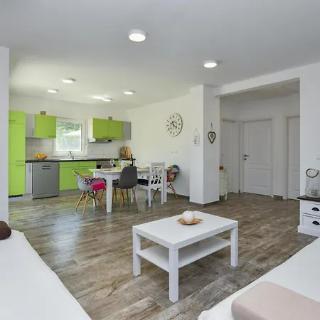 2 Bedroom Lovely In Dom wakacyjny Drum