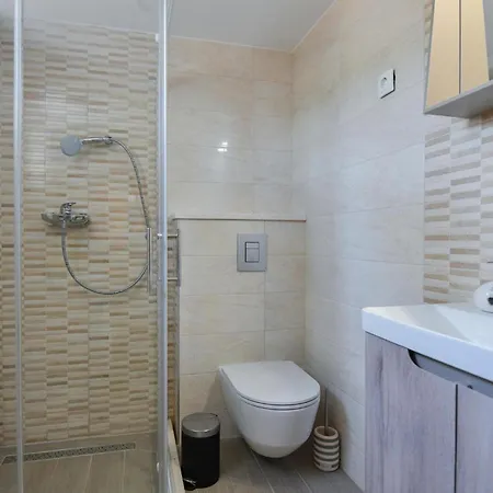 2 Bedroom Lovely In