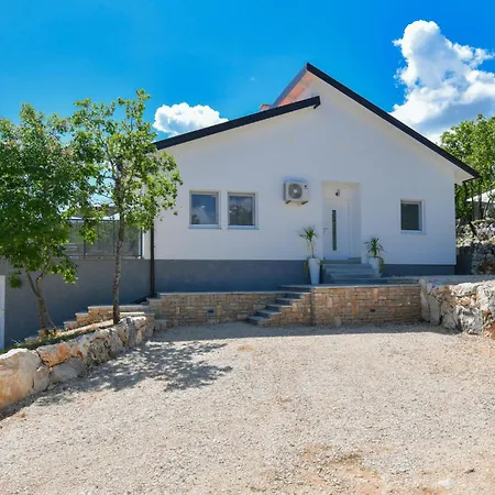 2 Bedroom Lovely In