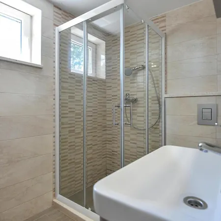2 Bedroom Lovely In Dom wakacyjny Drum